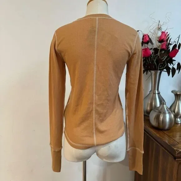 The North Face | Women's Sunpeak Waffle Knit Top w/Thumbholes - Almond Butter, M - Picture 7 of 13